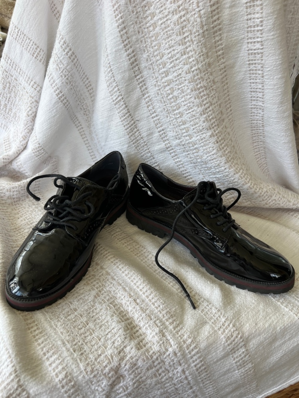 Women’s Black Patent Lace-Up Oxford Shoes